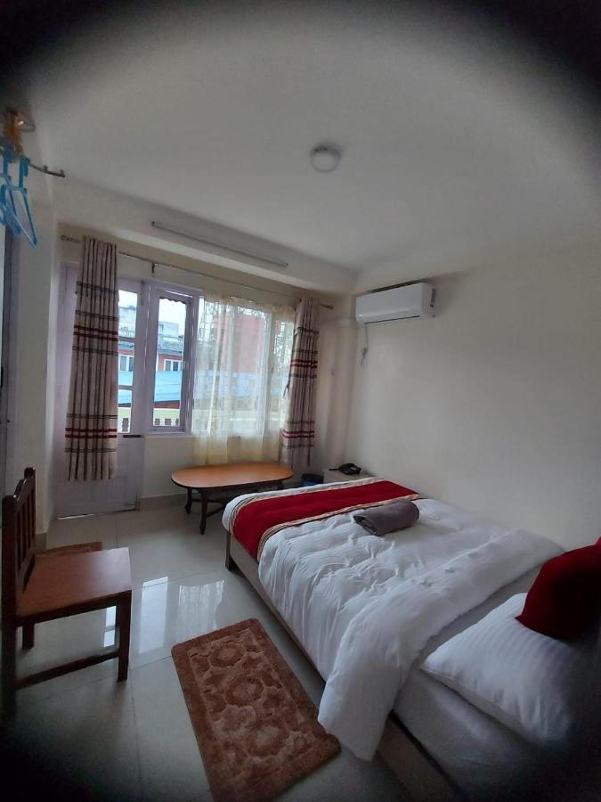 Om Bramha Hotel Katmandu Zewnętrze zdjęcie