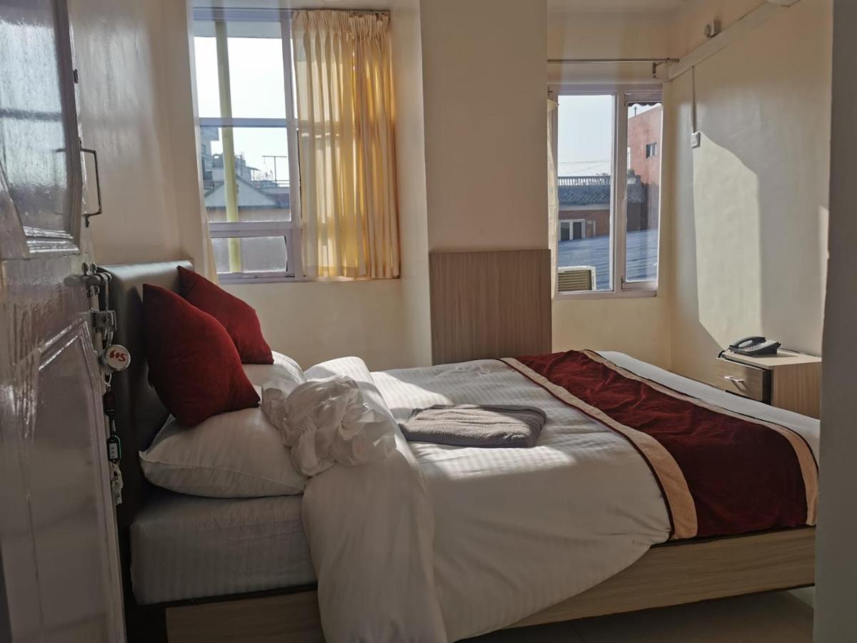 Om Bramha Hotel Katmandu Zewnętrze zdjęcie