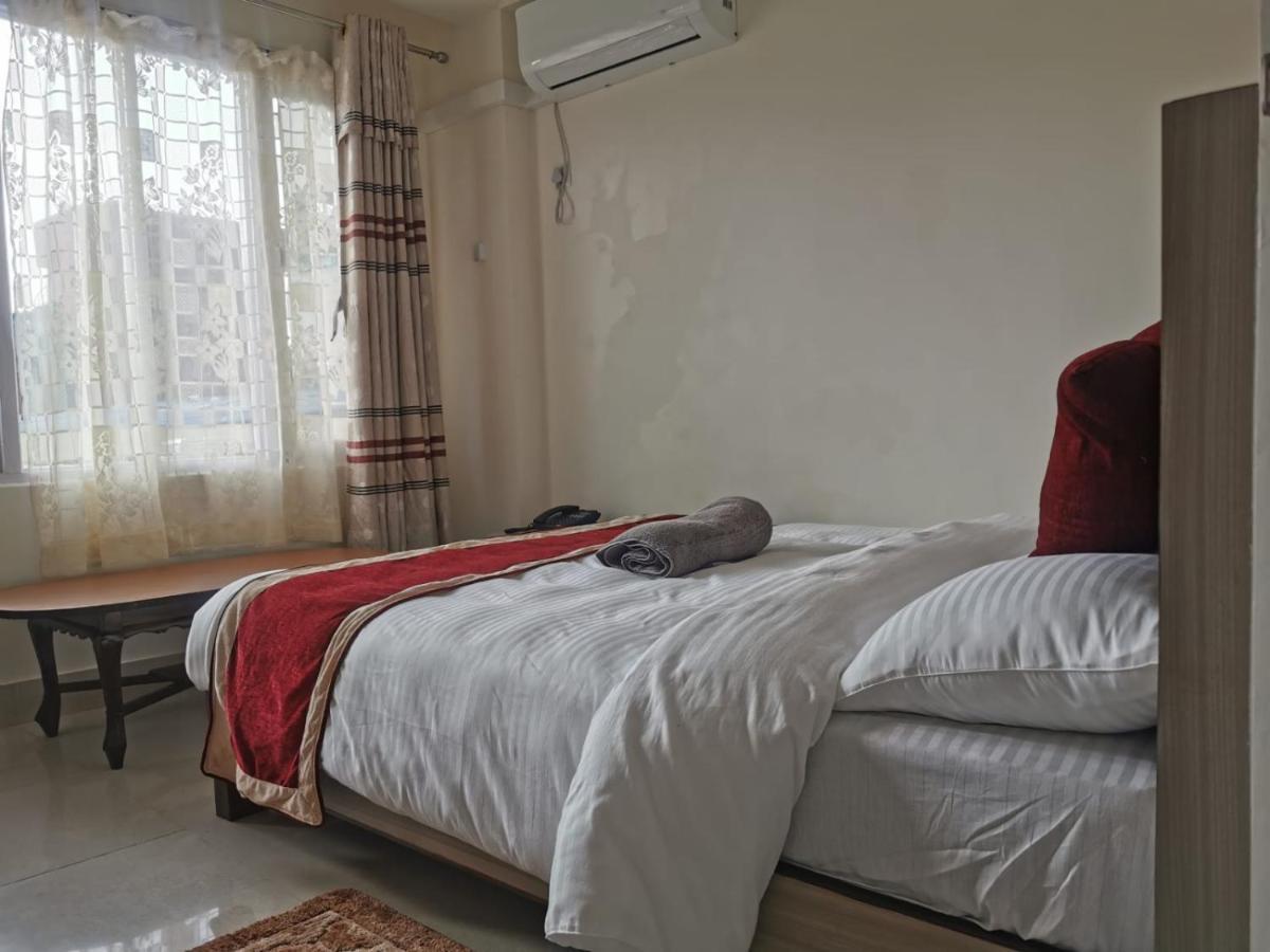 Om Bramha Hotel Katmandu Zewnętrze zdjęcie