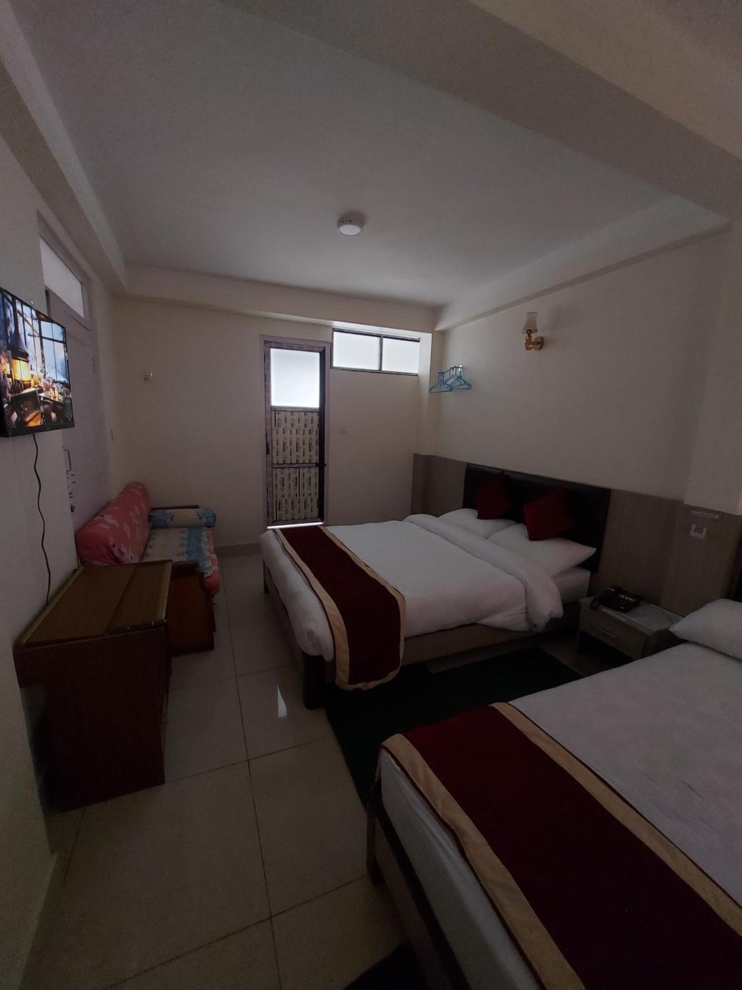 Om Bramha Hotel Katmandu Zewnętrze zdjęcie